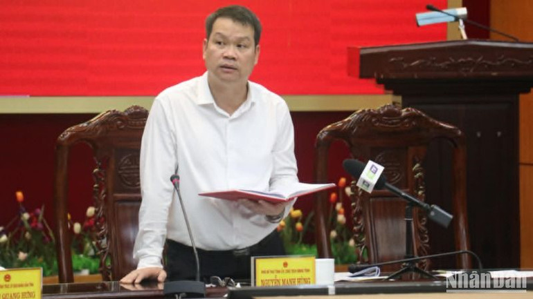 Ông Nguyễn Mạnh Hùng, Chủ tịch Ủy ban nhân dân tỉnh Thái Bình phát biểu kết luận buổi đối thoại.