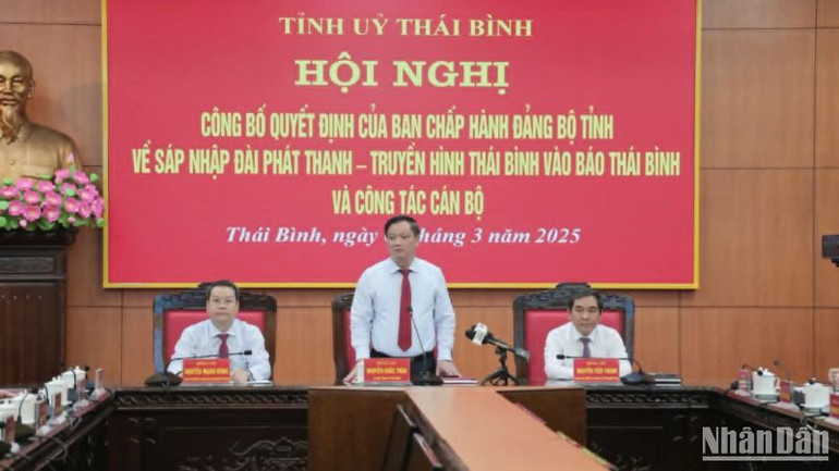 Bí thư Tỉnh ủy Thái Bình Nguyễn Khắc Thận phát biểu ý kiến.