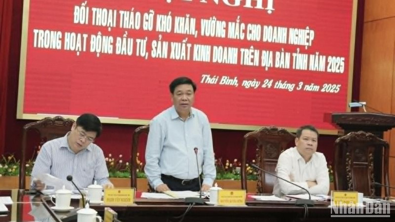 Ông Nguyễn Quang Hưng, Phó Chủ tịch Thường trực Ủy ban nhân dân tỉnh Thái Bình bổ sung, làm rõ một số vấn đề doanh nghiệp quan tâm.