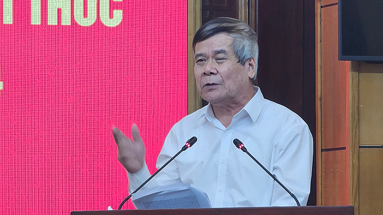 Đại diện Hội khoa học lịch sử Thanh Hóa tham vấn tại hội nghị.