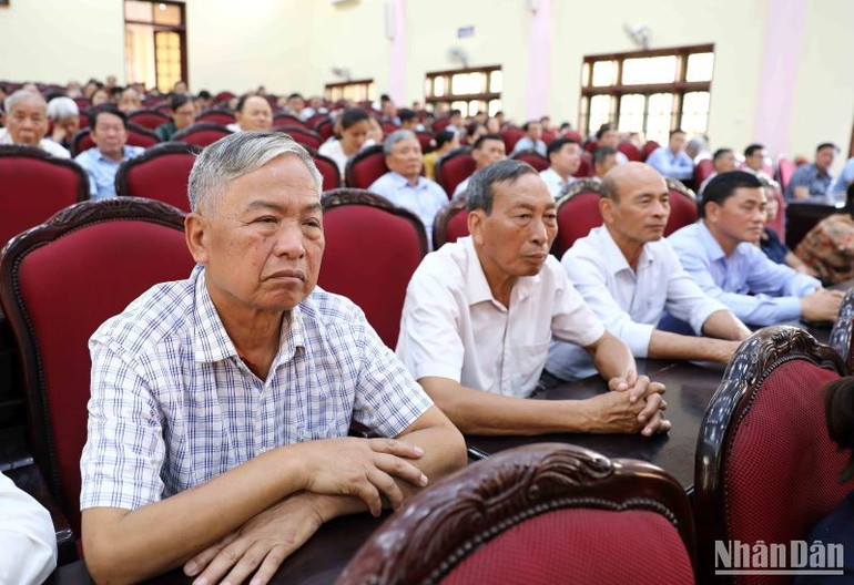 Cử tri 33 xã, thị trấn thuộc huyện Kiến Xương tham dự buổi tiếp xúc cử tri.