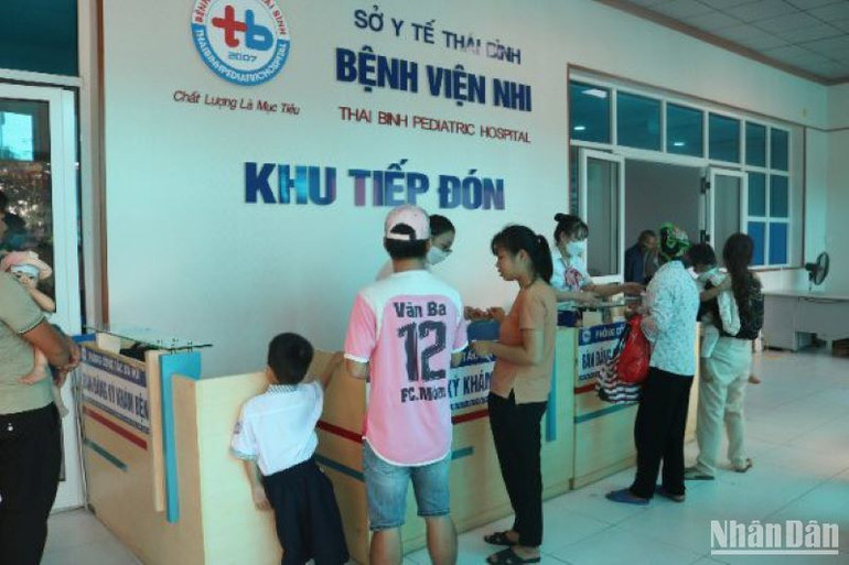 Những ngày nghỉ lễ, số lượng bệnh nhân đến khám, chữa bệnh tại Bệnh viện Nhi Thái Bình tăng cao.