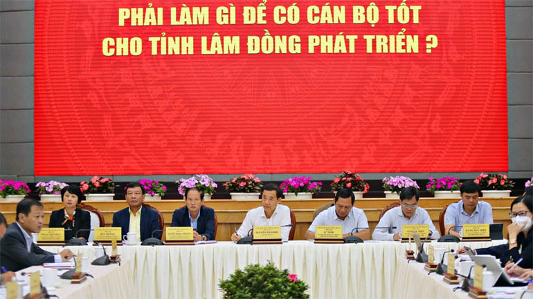 Quyền Bí thư Tỉnh ủy Lâm Đồng và đại diện lãnh đạo một số ban của Tỉnh ủy, Hội đồng nhân dân, Ủy ban nhân dân tỉnh tại buổi gặp mặt.