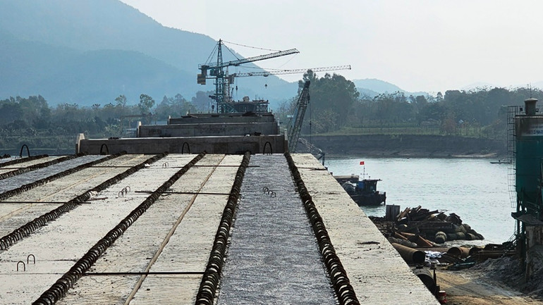 Cầu vượt sông Mã trên tuyến nối Quốc lộ 1 với Quốc lộ 45 phía bắc tỉnh Thanh Hóa.