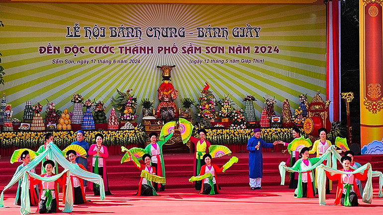 Tiết mục chèo ngợi ca quê hương tươi đẹp tại lễ hội cầu Phúc thường niên. Tiết mục chèo ngợi ca quê hương tươi đẹp tại lễ hội cầu Phúc thường niên.