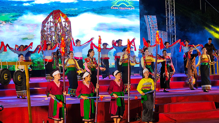 Lễ hội “Hương sắc vùng cao”- nơi thụ hưởng, tham gia, sáng tạo văn hóa của đồng bào các dân tộc thiểu số ở Thanh Hóa. Lễ hội “Hương sắc vùng cao”- nơi thụ hưởng, tham gia, sáng tạo văn hóa của đồng bào các dân tộc thiểu số ở Thanh Hóa.