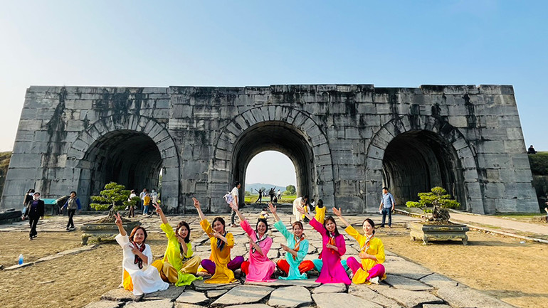 Cổng phía nam Thành nhà Hồ ở huyện Vĩnh Lộc, tỉnh Thanh Hóa.