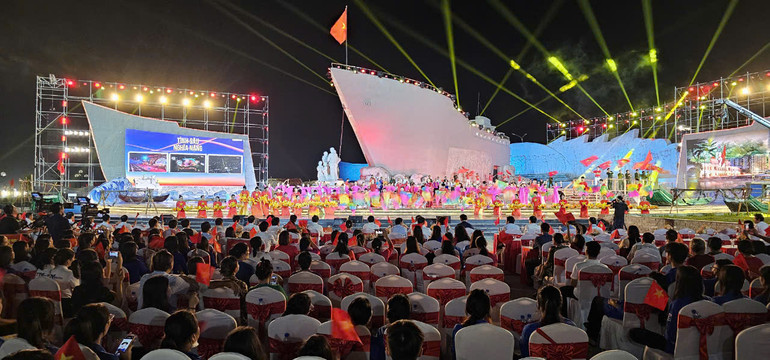Quang cảnh cầu truyền hình kỷ niệm 70 năm đón tiếp đồng bào miền nam tập kết ra bắc tại Thanh Hóa.