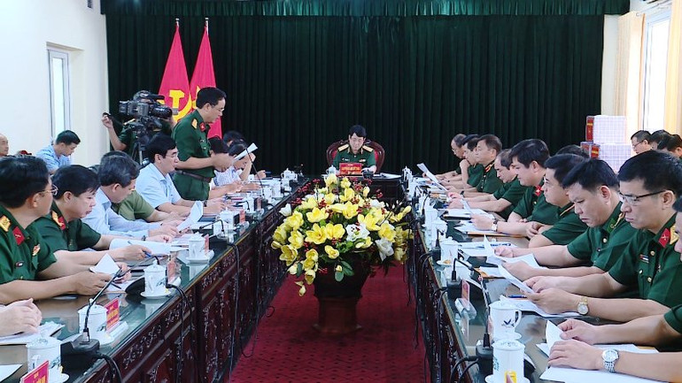 Quang cảnh buổi làm việc tại Bộ Chỉ huy Quân sự tỉnh Thanh Hóa.