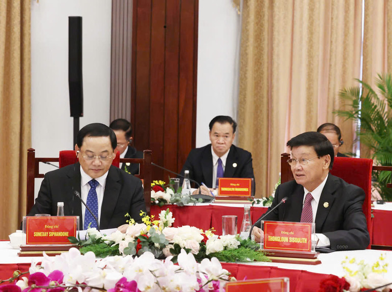 Tổng Bí thư Đảng Nhân dân Cách mạng Lào, Chủ tịch nước Cộng hòa Dân chủ Nhân dân Lào Thongloun Sisoulith và Thủ tướng Lào Sonsay Siphandon. (Ảnh: TTXVN)