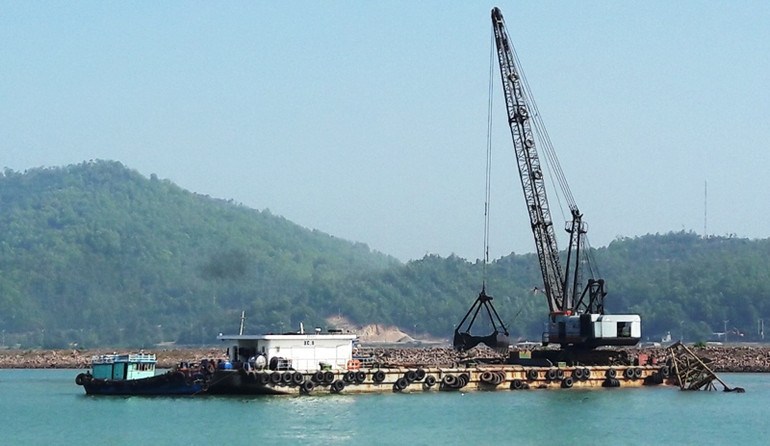 Phương tiện nạo, vét luồng chạy tàu vào Cảng Nghi Sơn. Phương tiện nạo, vét luồng chạy tàu vào Cảng Nghi Sơn.