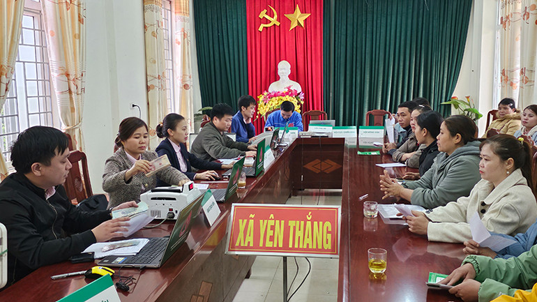 Ngân hàng chính sách-xã hội về xã vùng cao giao dịch, tạo thuận lợi cho nhân dân tiếp cận vốn tín dụng, phục vụ phát triển kinh tế-xã hội.