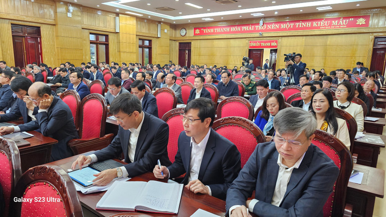 Các đại biểu tham dự hội nghị.