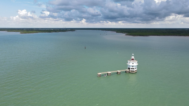 Sông Cửa Lớn đầu bên bờ Biển Đông nhìn từ cửa biển Bồ Đề của tỉnh Cà Mau.