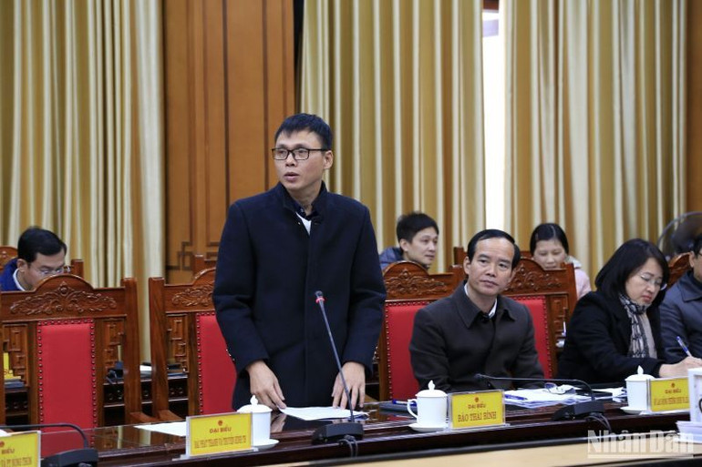 Đại diện cơ quan báo chí phát biểu tại họp báo.