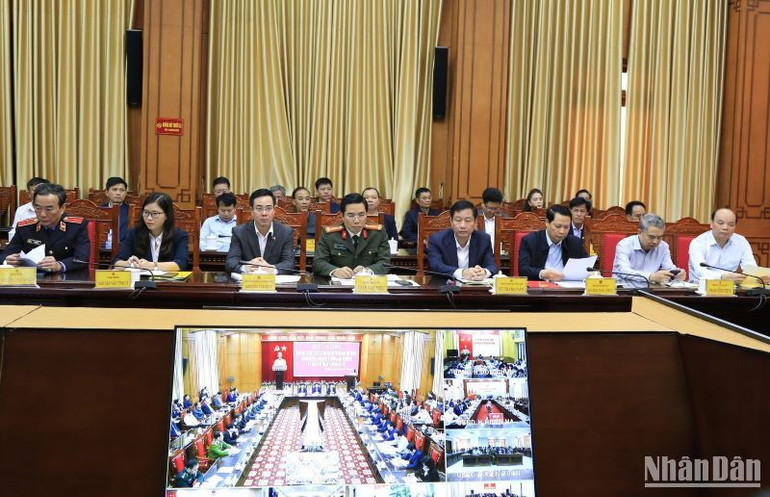 Các đại biểu dự Hội nghị trực tuyến.