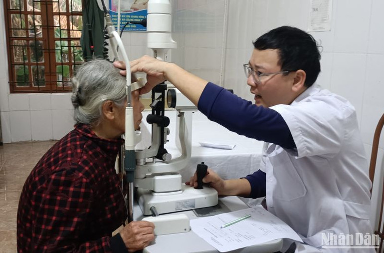 Những hoạt động ý nghĩa này càng thắt chặt hơn mối quan hệ quân-dân vùng biên giới biển.