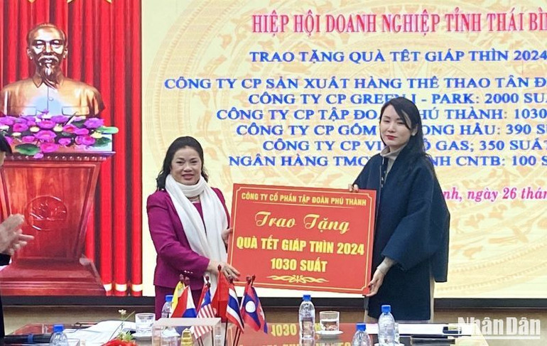 Công ty cổ phần Tập đoàn Phú Thành trao tặng 1.030 suất quà trị giá hơn 500 triệu đồng