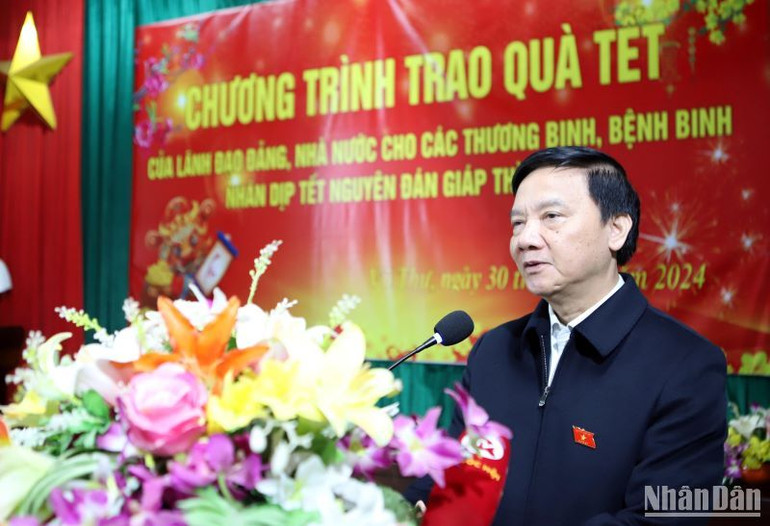 Phó Chủ tịch Quốc hội Nguyễn Khắc Định phát biểu ý kiến tại các nơi đến thăm.