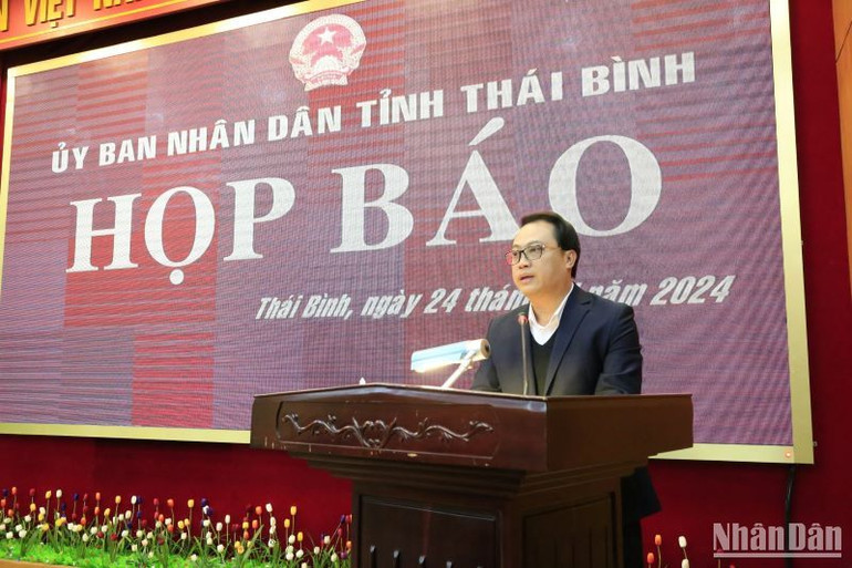 Chánh văn phòng Ủy ban nhân dân tỉnh Thái Bình Hà Tiến Thăng cho biết, đêm giao thừa năm nay địa phương tổ chức bắn pháo hoa tại 11 điểm trên địa bàn tỉnh.