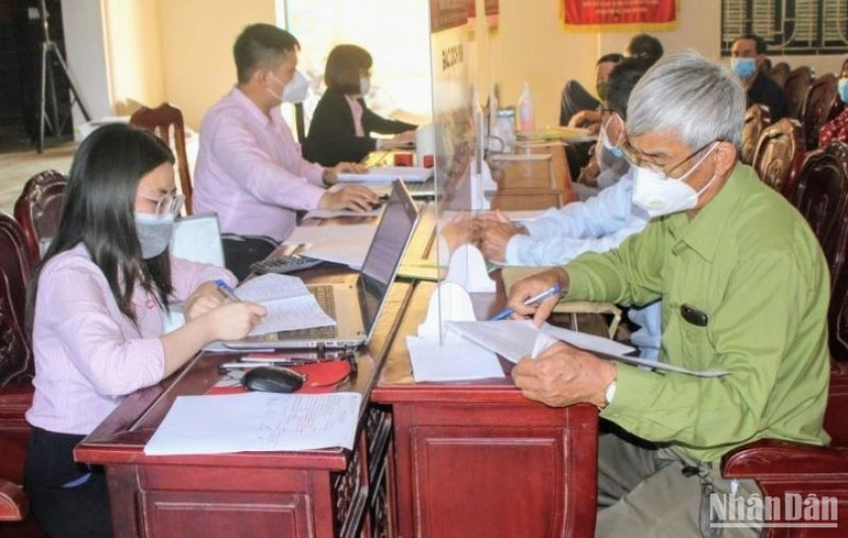 Điểm giao dịch của Ngân hàng Chính sách Xã hội tại xã Đông Quý (huyện Tiền Hải, tỉnh Thái Bình). Điểm giao dịch của Ngân hàng Chính sách Xã hội tại xã Đông Quý (huyện Tiền Hải, tỉnh Thái Bình).