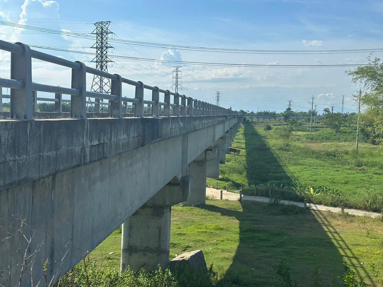 Kênh N30 Cầu Máng ở huyện Phú Ninh, tỉnh Quảng Nam đảm bảo cung cấp nước tưới 1.800 ha đất thường xuyên bị nhiễm mặn.