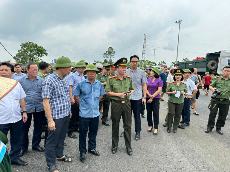 Chủ tịch Ủy ban nhân dân tỉnh Phú Thọ Bùi Văn Quang trực tiếp chỉ đạo công tác khắc phục hậu quả.