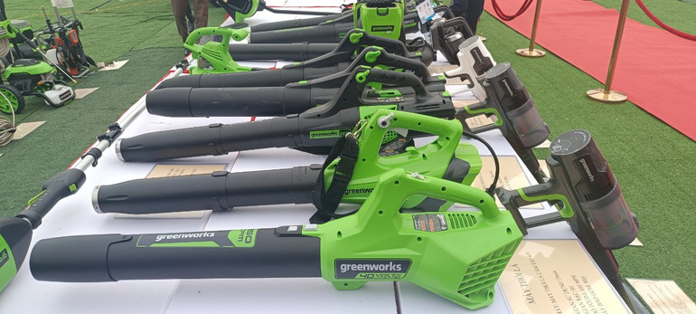 Các thiết bị làm vườn của Công ty TNHH Greenworks Việt Nam trưng bày trong lễ khởi công. Các thiết bị làm vườn của Công ty TNHH Greenworks Việt Nam trưng bày trong lễ khởi công.