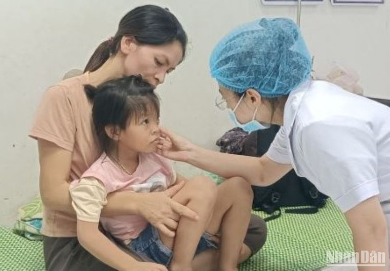 Dịp cuối tuần gần đây, Bệnh viện Mắt Thái Bình khám cho 80 người thì phát hiện gần một nửa mắc đau mắt đỏ.