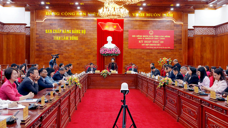 Cũng trong chiều 28/2, Hội đồng nhân dân tỉnh Lâm Đồng khóa 10 tổ chức kỳ họp thứ 23 để xem xét, quyết định một số nội dung thuộc thẩm quyền.