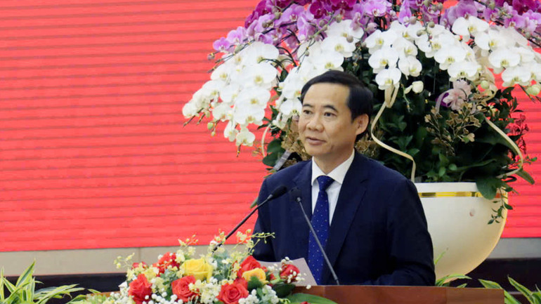 Quyền Bí thư Tỉnh ủy Lâm Đồng Nguyễn Thái Học phát biểu ý kiến tại hội nghị.