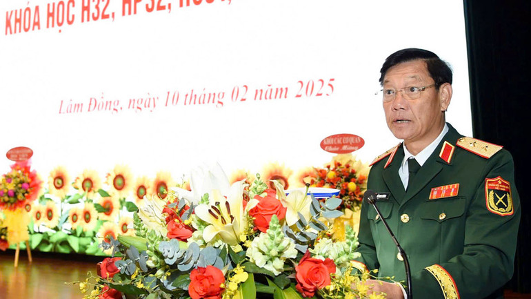 Trung tướng Đỗ Minh Xương, Giám đốc Học viện Lục quân phát biểu chào mừng các học viên mới từ các đơn vị trong toàn quân về học tập, rèn luyện tại học viện. Trung tướng Đỗ Minh Xương, Giám đốc Học viện Lục quân phát biểu chào mừng các học viên mới từ các đơn vị trong toàn quân về học tập, rèn luyện tại học viện.