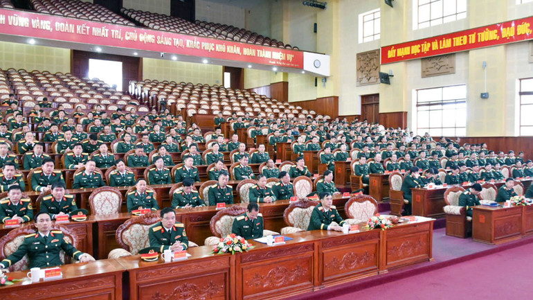 Đại biểu tham dự khai giảng. Đại biểu tham dự khai giảng.