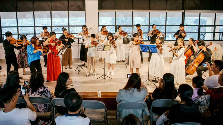 Một chương trình âm nhạc tại Phố Bên Đồi, thành phố Đà Lạt.