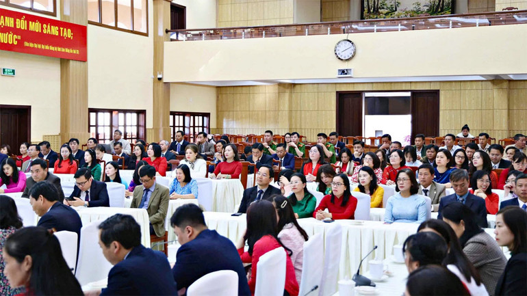 Đại biểu tham dự chương trình kỷ niệm.