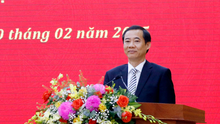 Quyền Bí thư Tỉnh ủy Lâm Đồng Nguyễn Thái Học phát biểu ý kiến tại hội nghị.