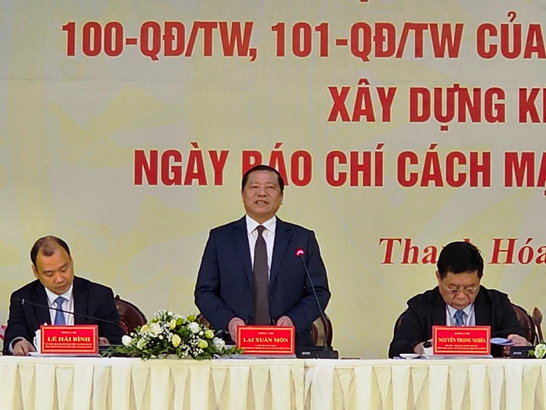 Lãnh đạo Ban Tuyên giáo Trung ương giải đáp ý kiến các đại biểu đề cập.