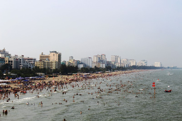 Bãi tắm ở Sầm Sơn.