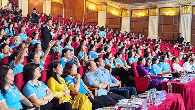 Đông đảo cán bộ, nhân dân Thanh Hóa hưởng ứng chống ô nhiễm nhựa.