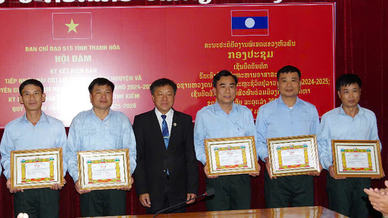 Tỉnh Hủa Phăn khen thưởng các tập thể, cá nhân có thành tích trong tìm kiếm, quy tập liệt sĩ Việt Nam.