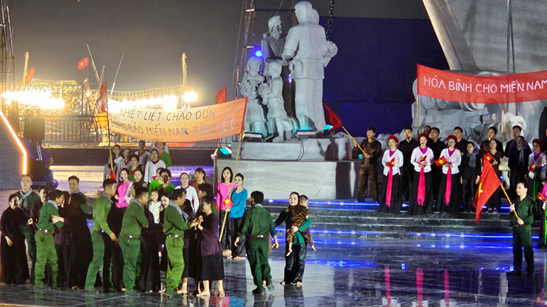 Một hoạt cảnh tái hiện Thanh Hóa đón đồng bào, cán bộ, chiến sĩ, học sinh miền nam tập kết.