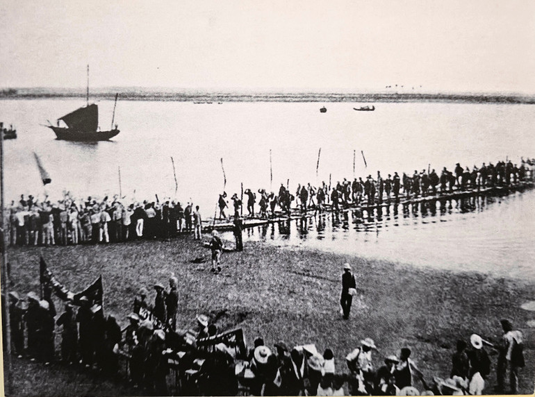 Thanh Hóa đón đồng bào, cán bộ, chiến sĩ, học sinh miền nam tập kết ra bắc tại lạch Hới năm 1954.