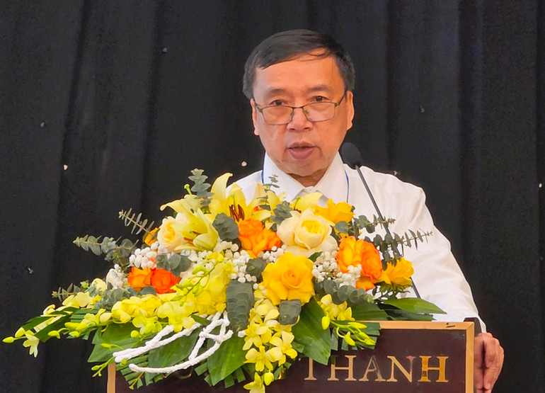 Phó Giáo sư, Tiến sĩ Tống Trung Tín phát biểu tại Hội thảo. Phó Giáo sư, Tiến sĩ Tống Trung Tín phát biểu tại Hội thảo.