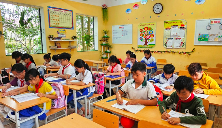 Học sinh học tập tại Trường tiểu học Nguyễn Bá Ngọc.