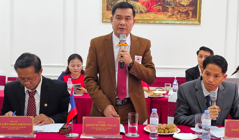 Đại diện tỉnh bạn ghi nhận những việc làm thiết thực của các cấp Hội Chữ thập đỏ Thanh Hóa.