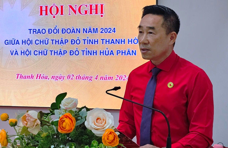 Lãnh đạo Hội Chữ thập đỏ Việt Nam phát biểu tại hội nghị.