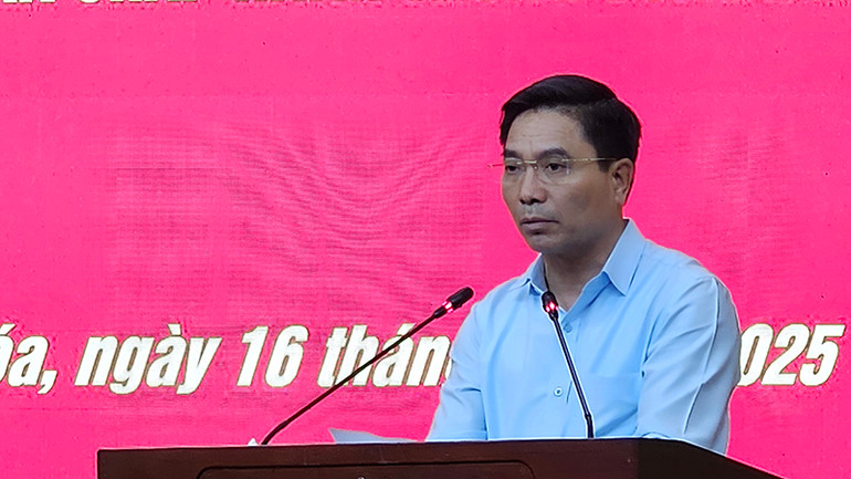 Bí thư Tỉnh ủy Thanh Hóa Nguyễn Doãn Anh phát biểu tại hội nghị. Bí thư Tỉnh ủy Thanh Hóa Nguyễn Doãn Anh phát biểu tại hội nghị.