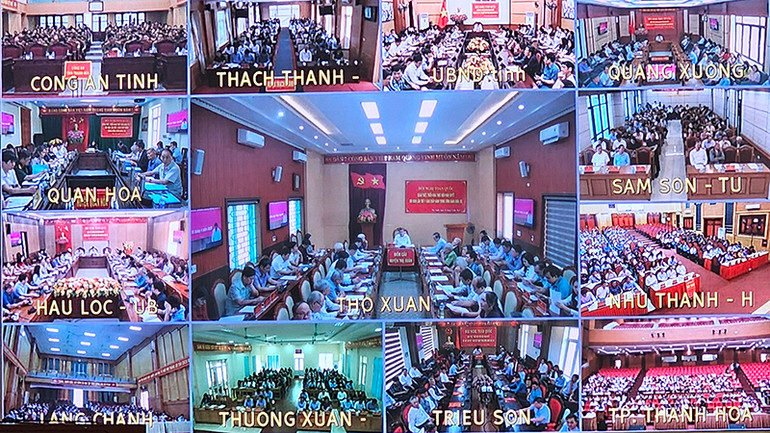 Các đại biểu học tập, quán triệt nghị quyết qua các điểm cầu trực tuyến tại cơ sở. Các đại biểu học tập, quán triệt nghị quyết qua các điểm cầu trực tuyến tại cơ sở.