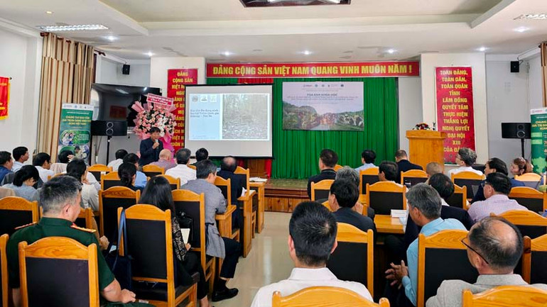 Giám đốc Vườn quốc gia Bidoup-Núi Bà Lê Văn Hương giới thiệu về vườn quốc gia tại tọa đàm.