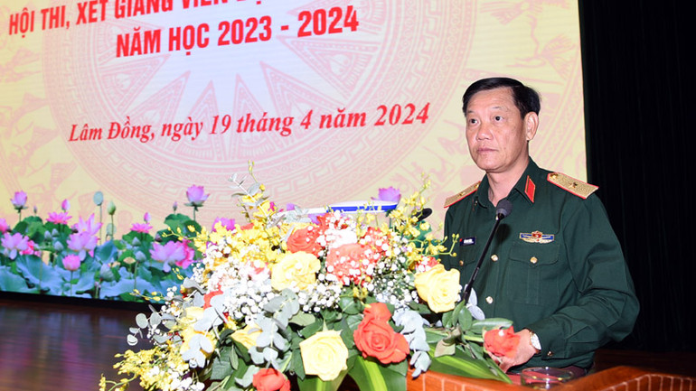 Thiếu tướng Đỗ Minh Xương, Giám đốc Học viện, Chủ tịch Hội đồng thi phát biểu bế mạc.